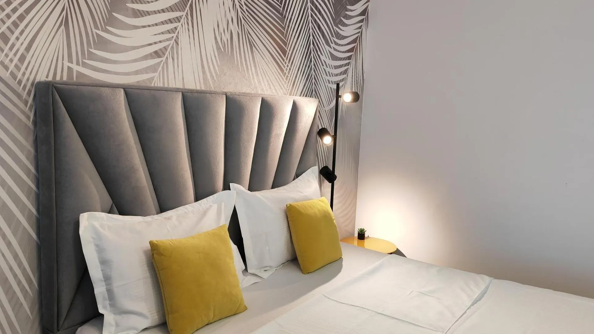 Sunset Bucharest Rebreanu Apartman